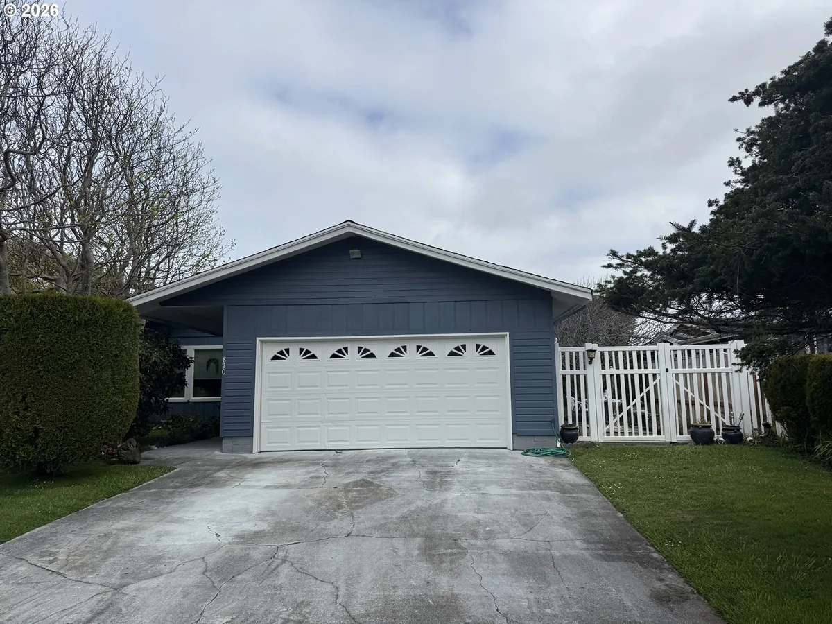 870 12th St SW, Bandon