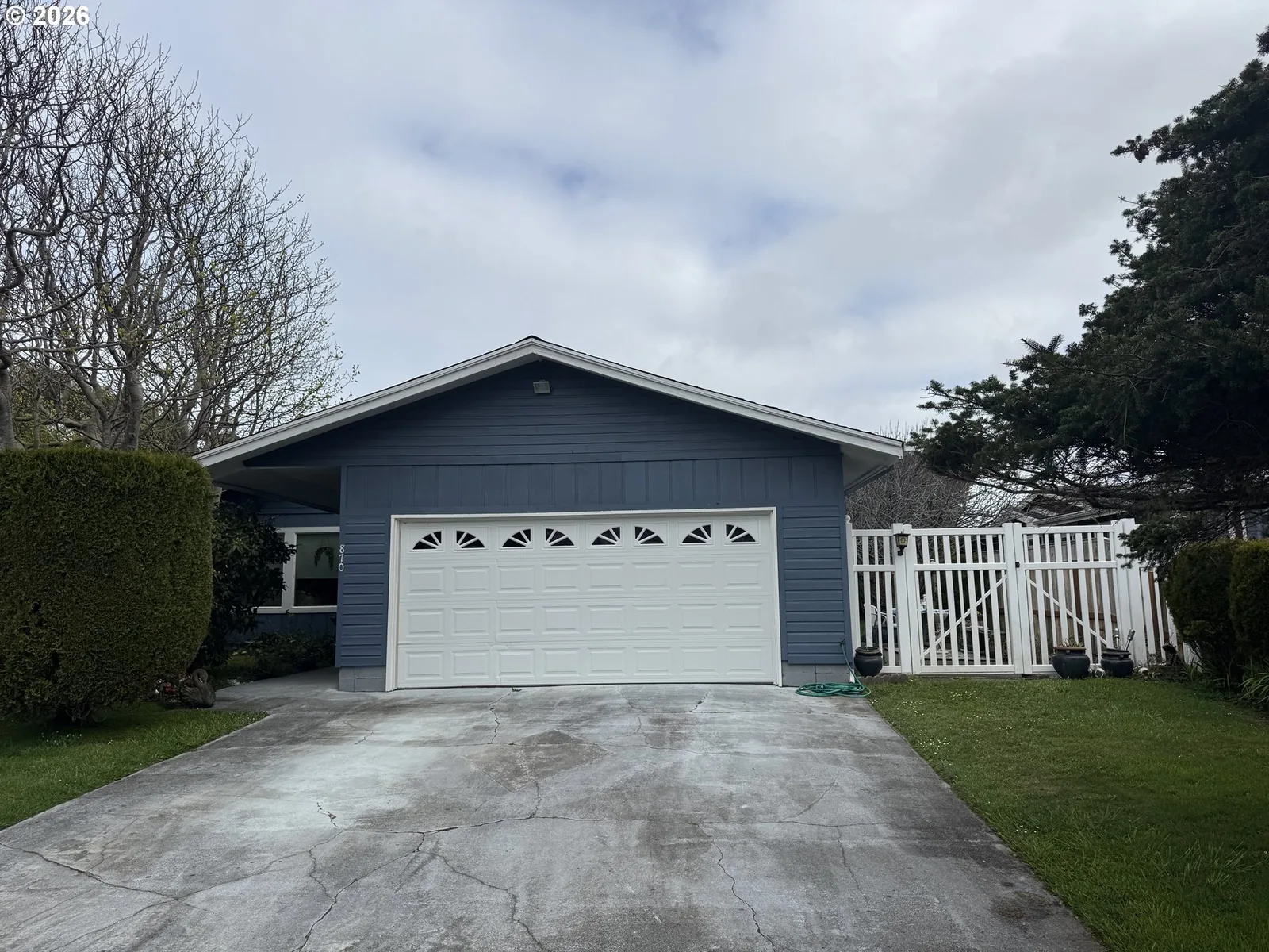 870 12th St SW, Bandon